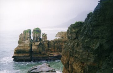 Formacje skalne - dolomit. Rezerwat Punakaiki (Pancake Rocks), Wybrzee Zachodnie.