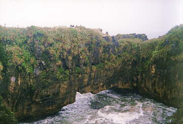 Formacje skalne - dolomit. Rezerwat Punakaiki (Pancake Rocks) Wybrzee Zachodnie.