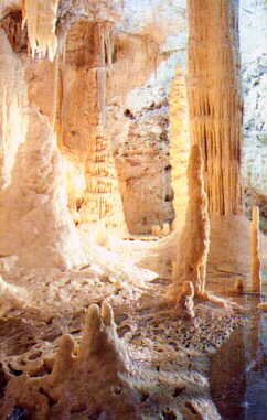 Jaskinia Frasassi we Wloszech
