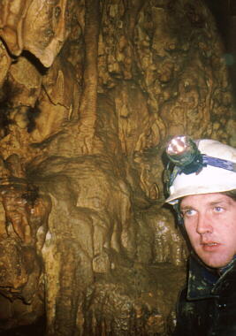 Polewy naciekowe w jaskini